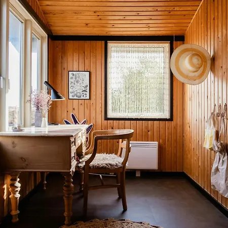 Authentic And Quiet Haven In The Middle Of Nature Ålbæk