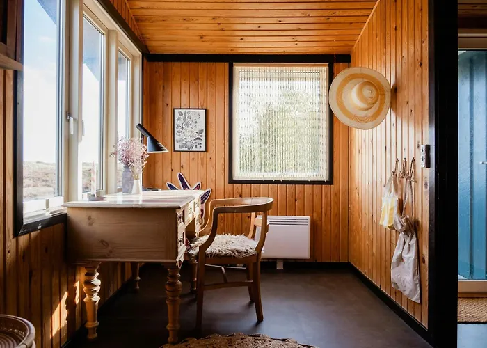 Authentic And Quiet Haven In The Middle Of Nature Ålbæk